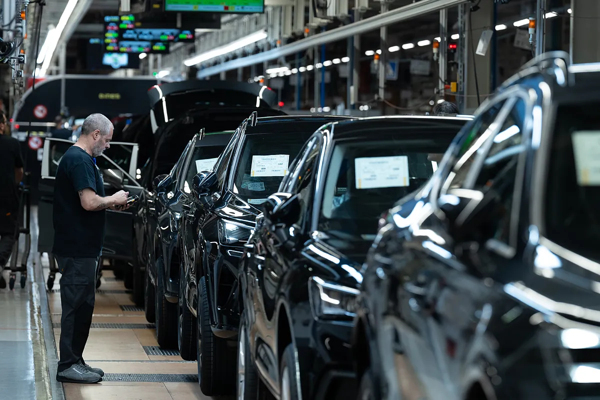 La producción industrial arranca el año con un retroceso del 2,7% y pone fin a siete meses de ascensos