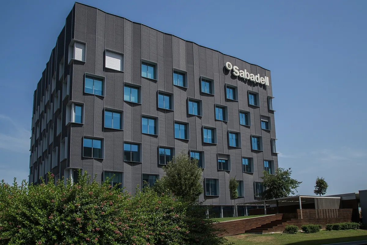 Sabadell incentivará a su cúpula para acelerar la solvencia