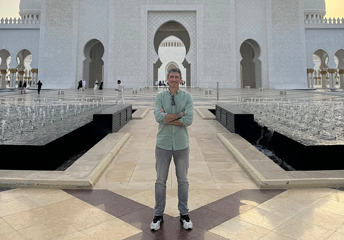 De Dubái a Arabia Saudí en coche y de ahí a Londres: el periplo del primer malagueño en regresar