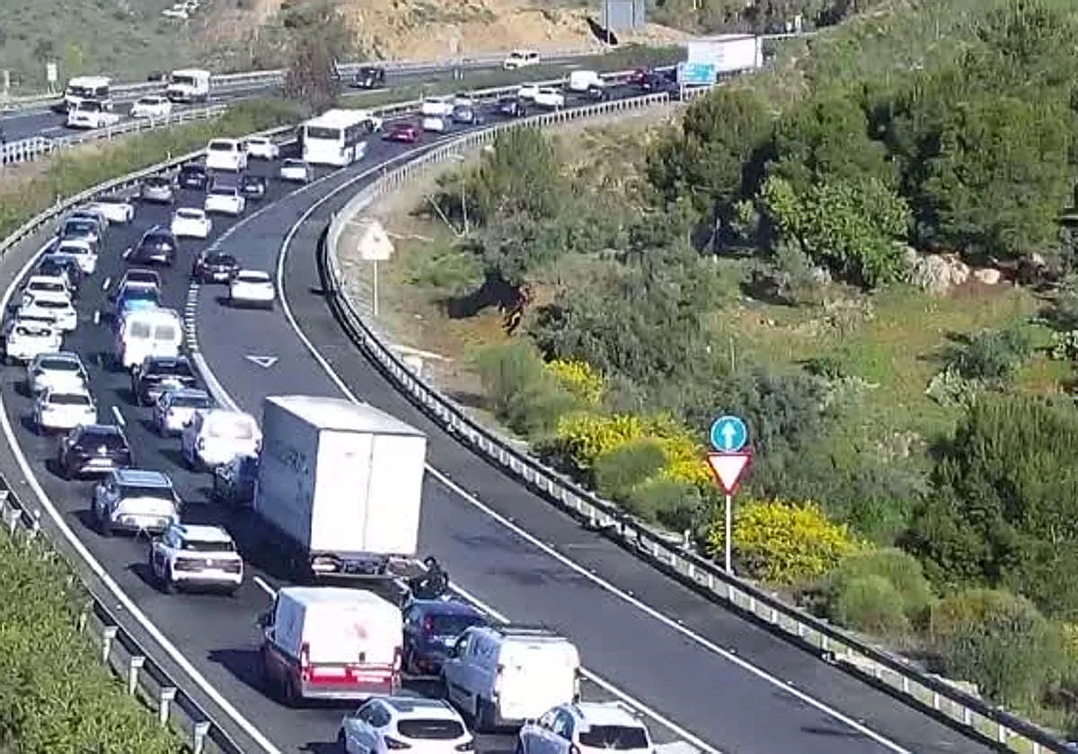Malaga traffic: lorry breakdown creates eight-kilometre tailback on A-7 motorway