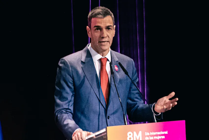 Sánchez, adalid de la oposición a Trump o "tonto útil" de Irán, según la prensa de EEUU