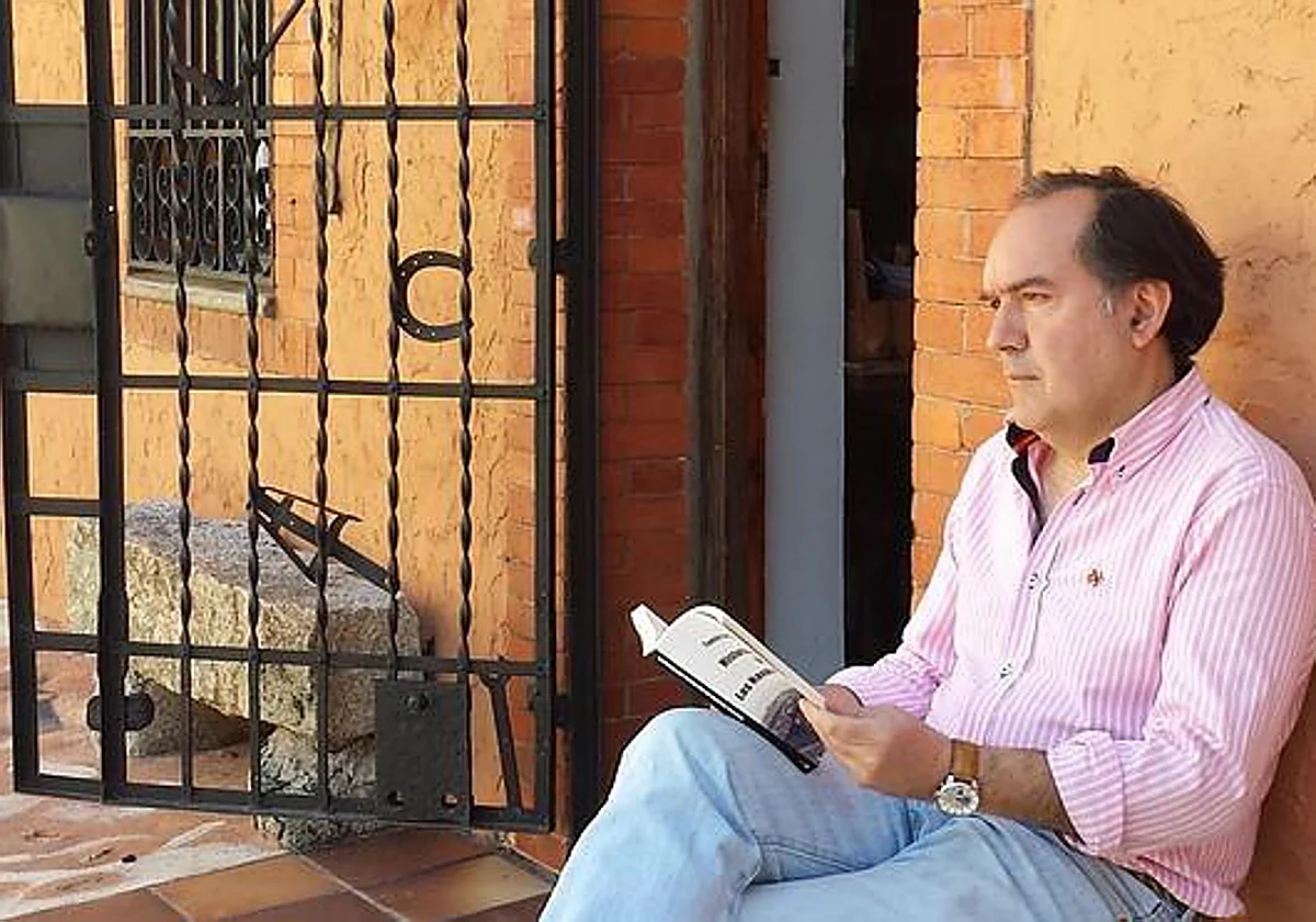 Una pizza, un padre divorciado y una hija adolescente sin novio: García Yebra explora con humor las diferencias generacionales