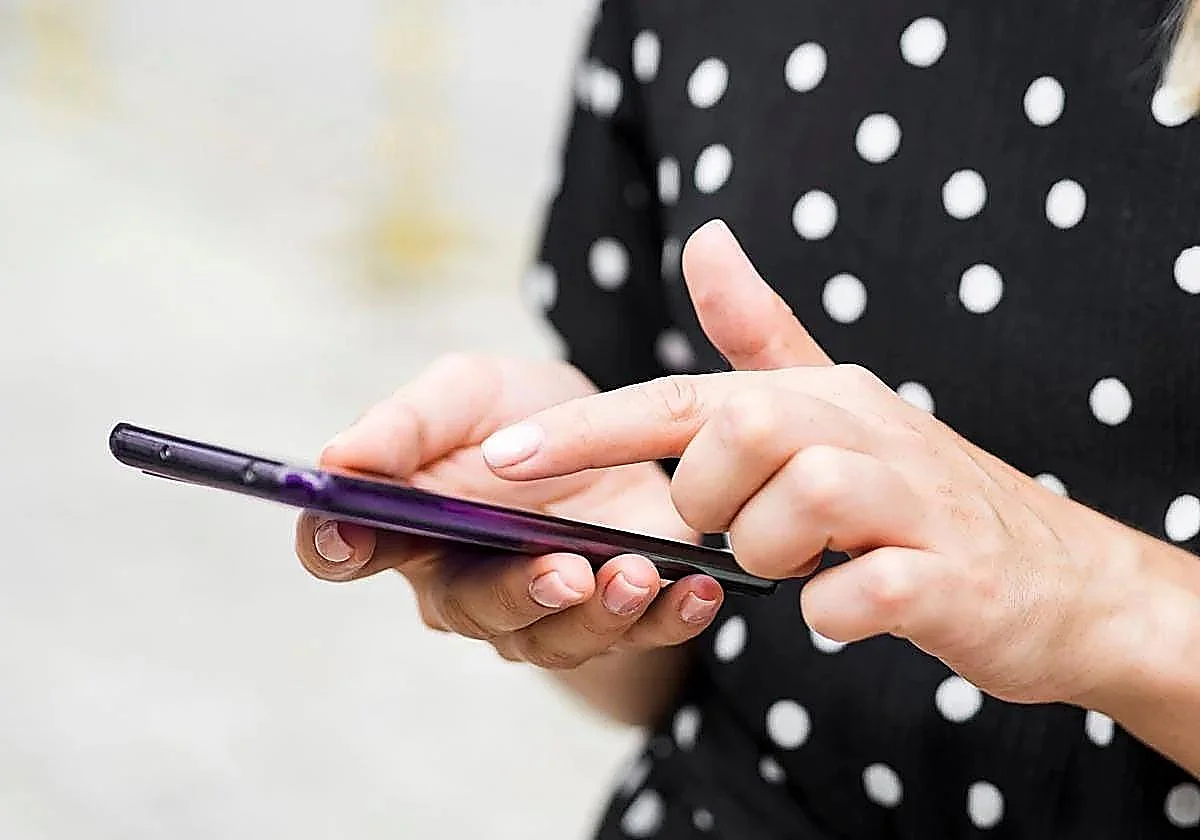 La Junta de Andalucía avisa de una nueva oleada de SMS fraudulentos que instan a renovar las tarjetas sanitarias