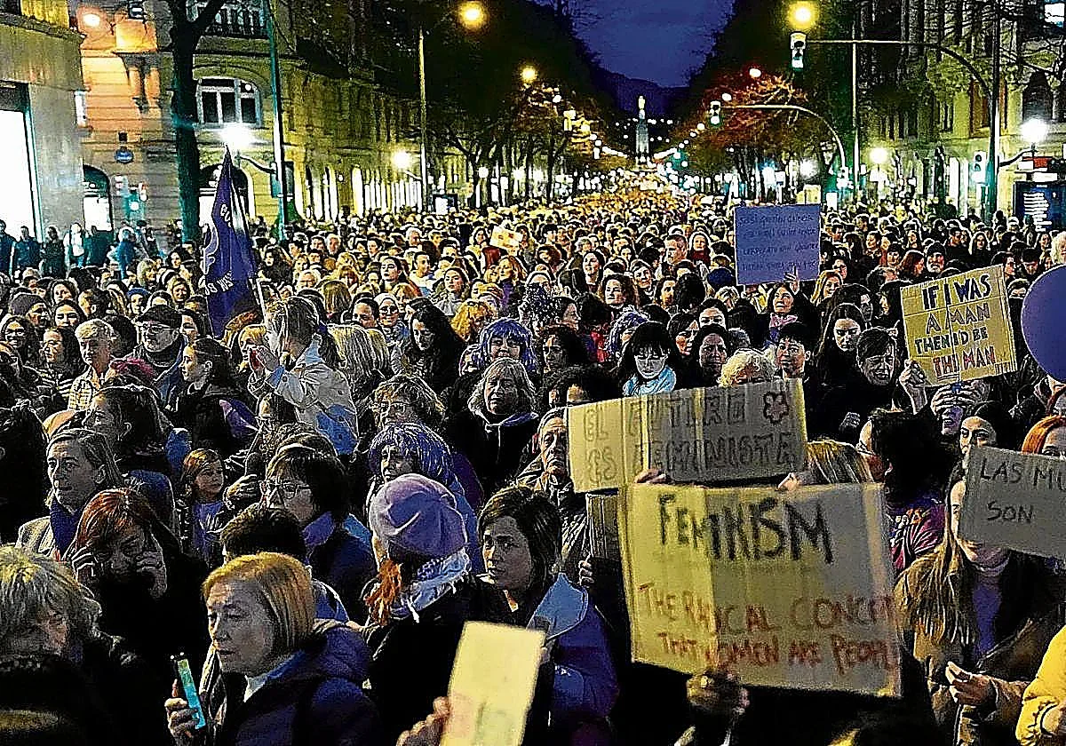 Denuncian a cinco jóvenes en Vizcaya por difundir un vídeo sexual de una menor