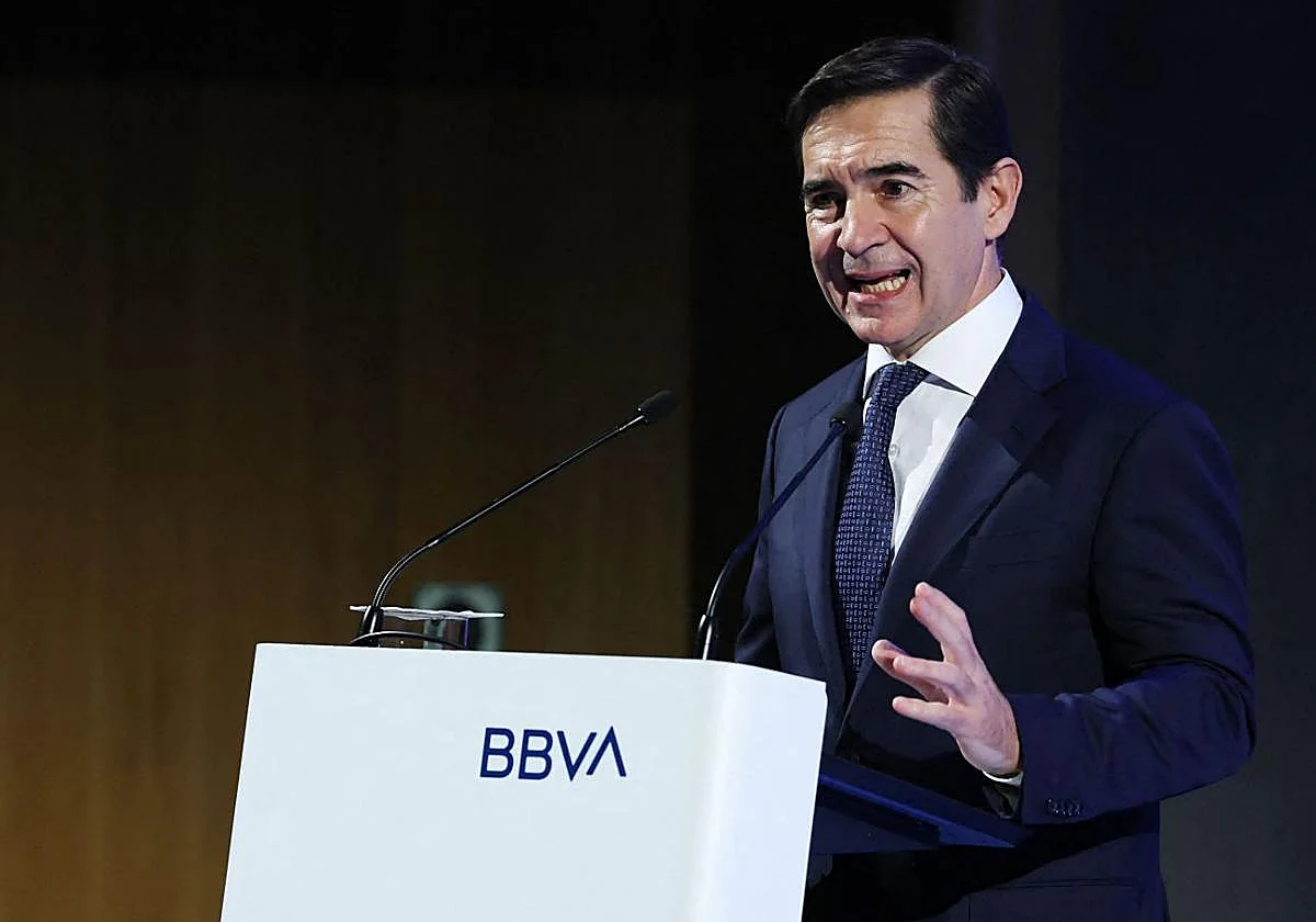 Carlos Torres (BBVA) advierte de un entorno «complejo» pero confía en la resistencia de la economía