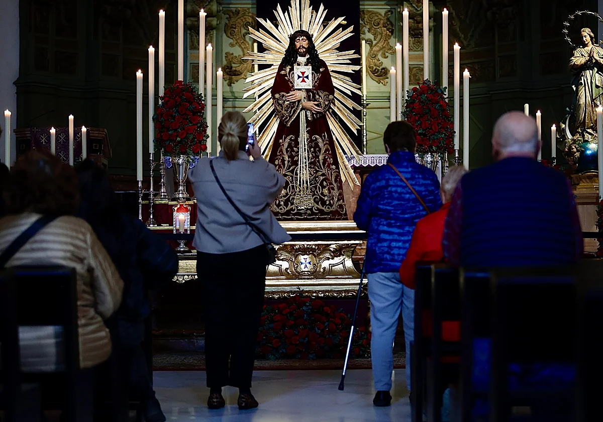 Málaga acude a su encuentro con Jesús de Medinaceli: «Desde que nacimos nos traían nuestra madre y abuelas»