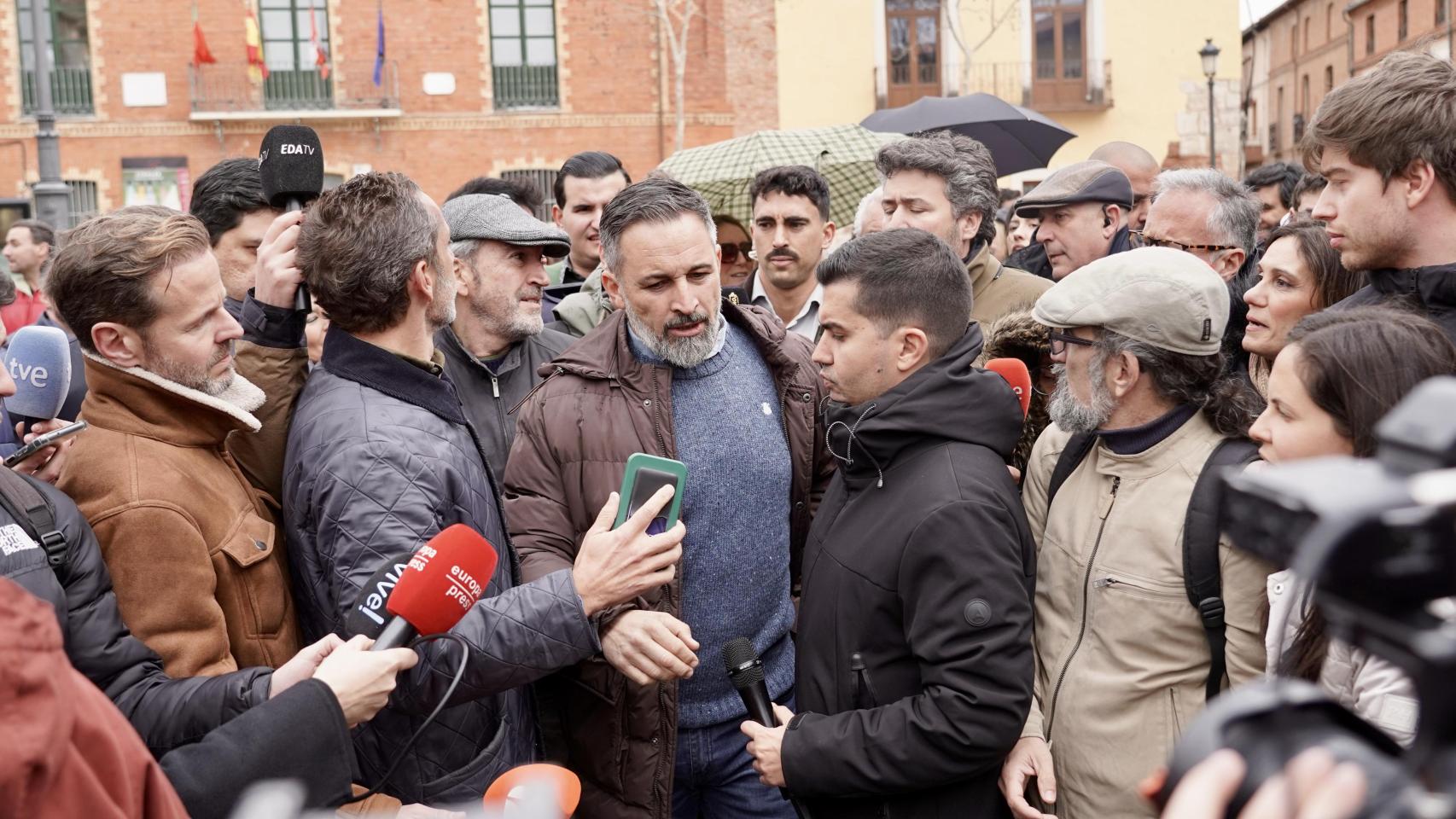 Abascal culpa a Génova de ser el "obstáculo" en Extremadura y excusa a María Guardiola: "No aceptamos guerras sucias"