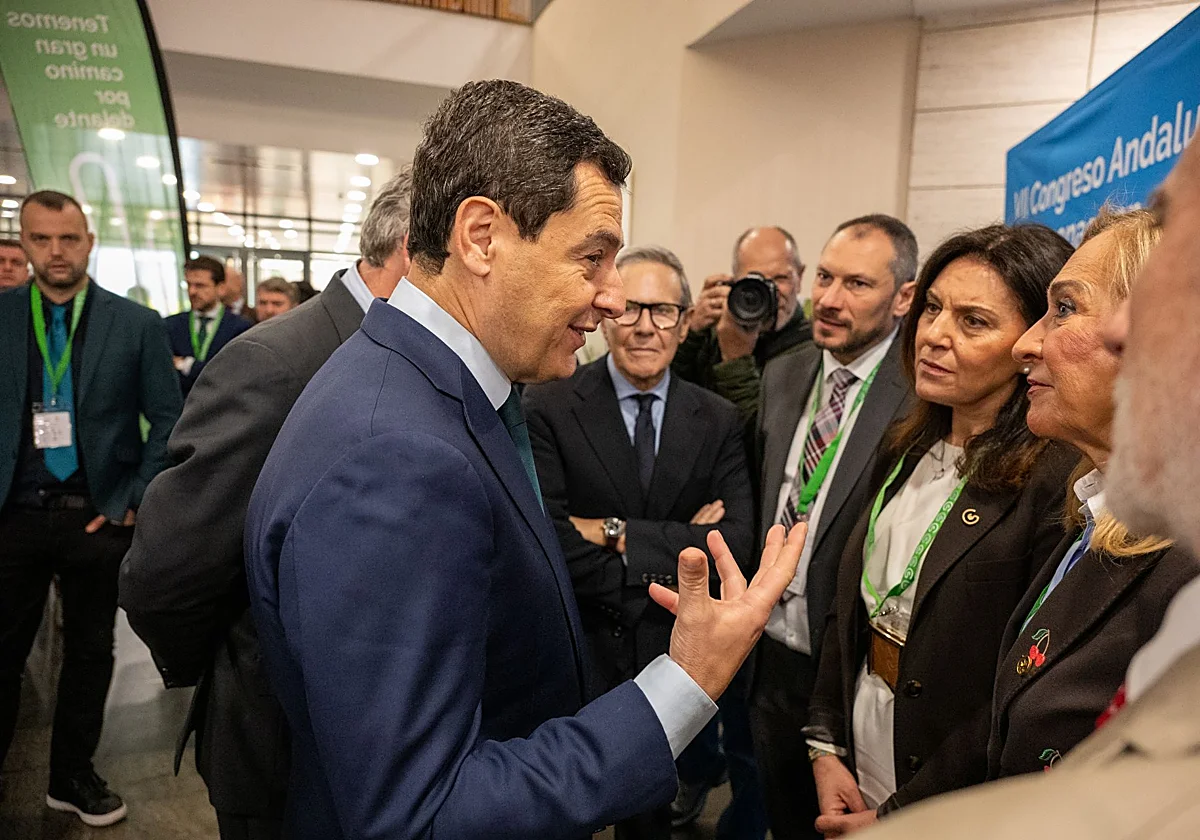 Juanma Moreno reivindica el aumento de la inversión contra el cáncer, que se ha cuadriplicado desde 2019