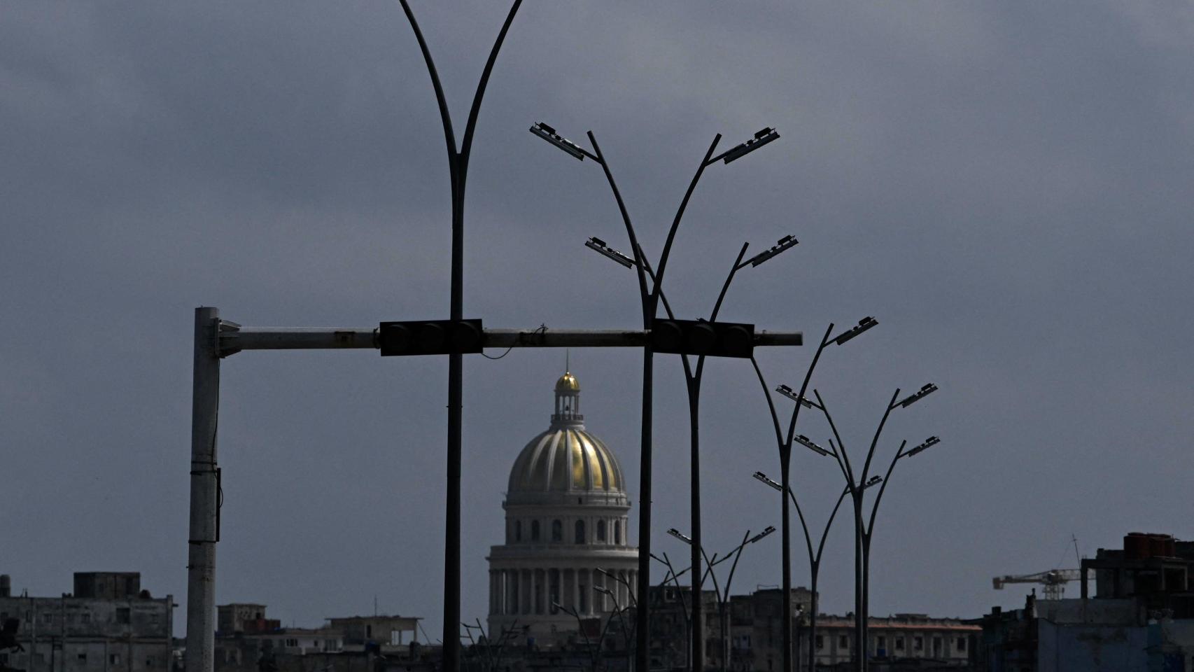Trump redobla su presión contra Cuba y se prepara para imputar, capturar y juzgar a su líderes: "Caerán muy pronto"