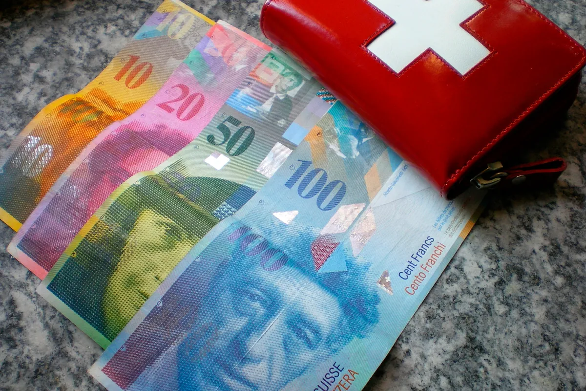 Los suizos apoyan de forma contundente en referéndum la defensa del dinero en efectivo