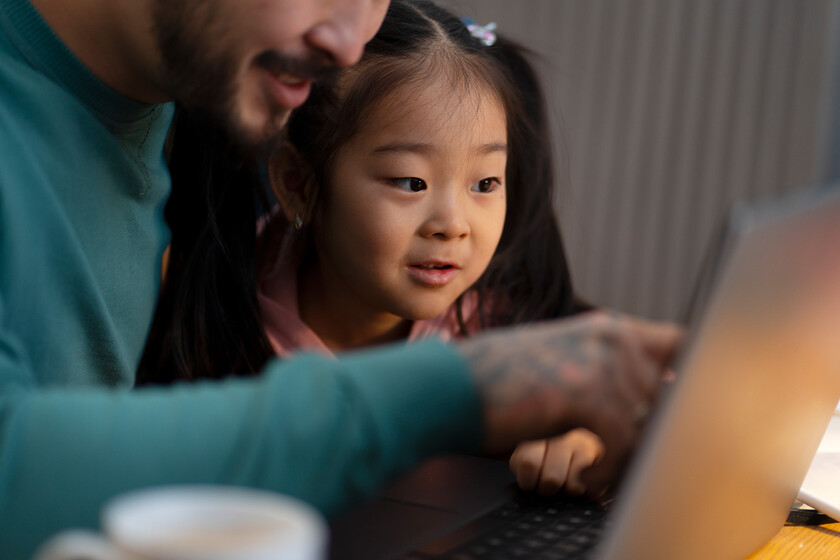 Mientras Occidente debate qué hacer con la IA en los colegios, en China ya hay escuelas convirtiéndola en tutora infantil