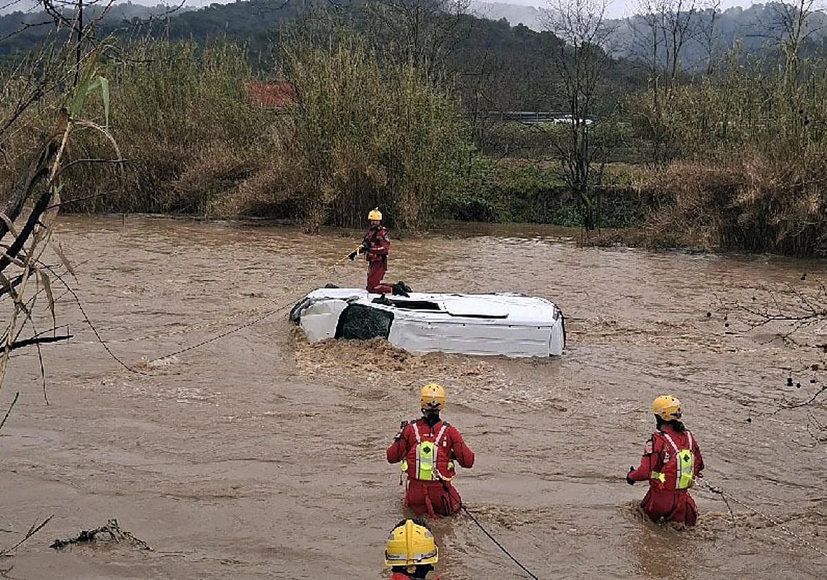 Los bomberos localizan el cuerpo de un hombre en el río Mogent de Llinars del Vallès