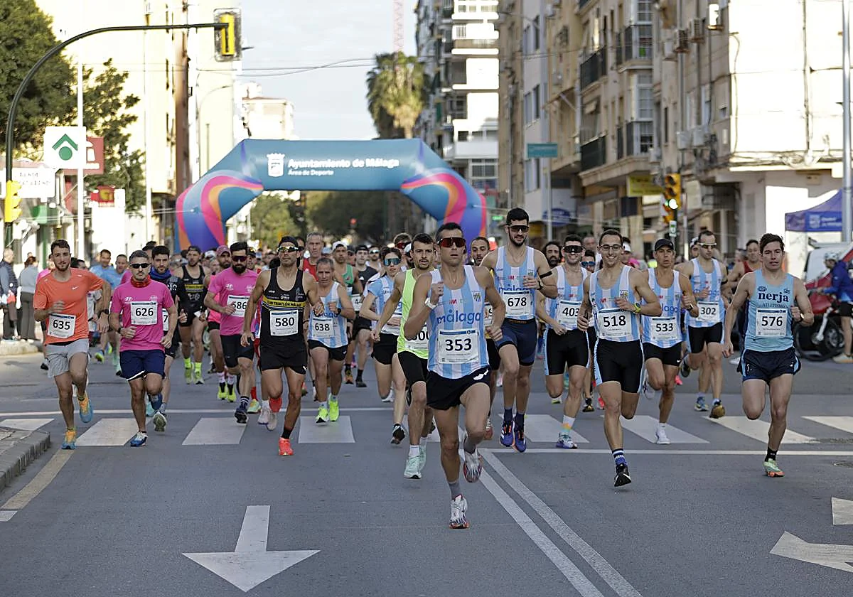 Alejandro Cañas e Isabel María Piñero se imponen en la Mini Maratón de la Peña El Bastón