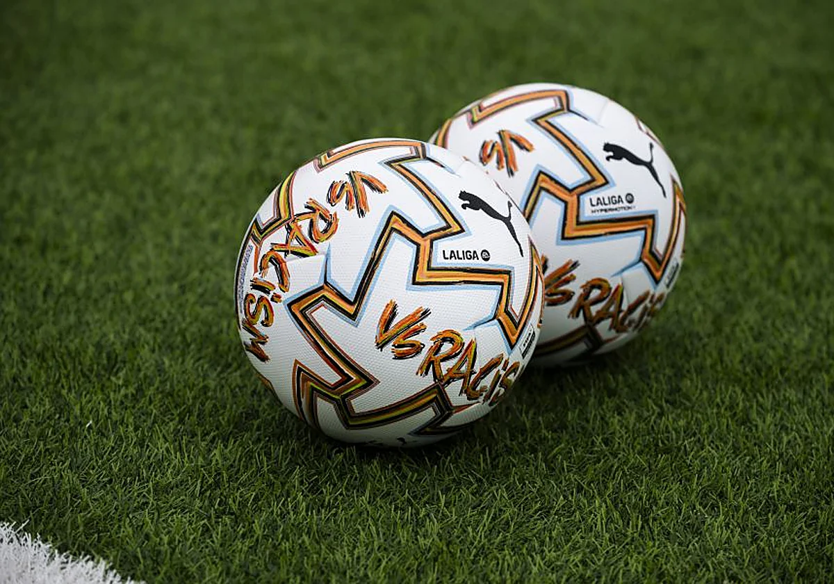 Este es el balón contra el racismo que se usará en el Cádiz-Málaga