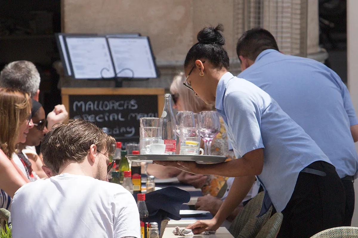 Los puestos mejor pagados en hostelería para Semana Santa: sueldos de hasta 45.000 euros