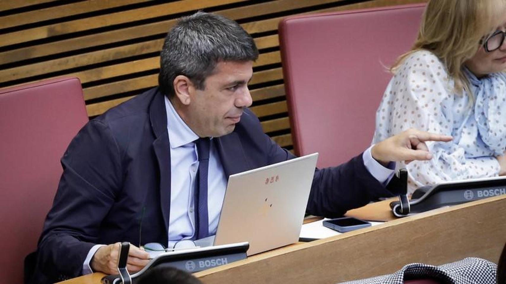 La Fiscalía no ve indicios suficientes para imputar a Mazón por el momento y pide devolver la causa al juzgado