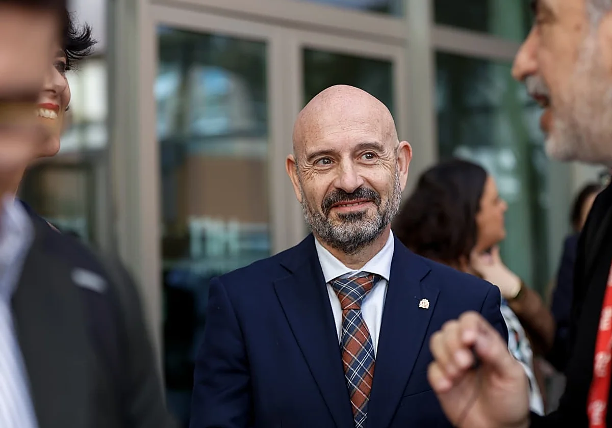 El Gobierno reprocha a la patronal turística no haber sido tan beligerante con los ejecutivos del PP