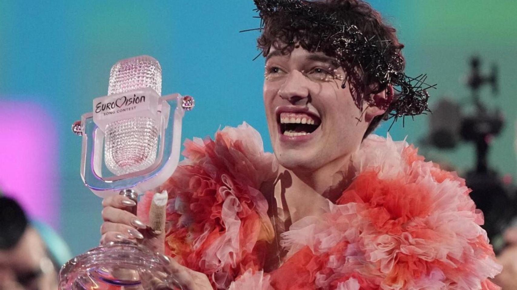 Histórico: Nemo, ganador de Eurovisión 2024, devuelve su trofeo tras confirmarse la participación de Israel