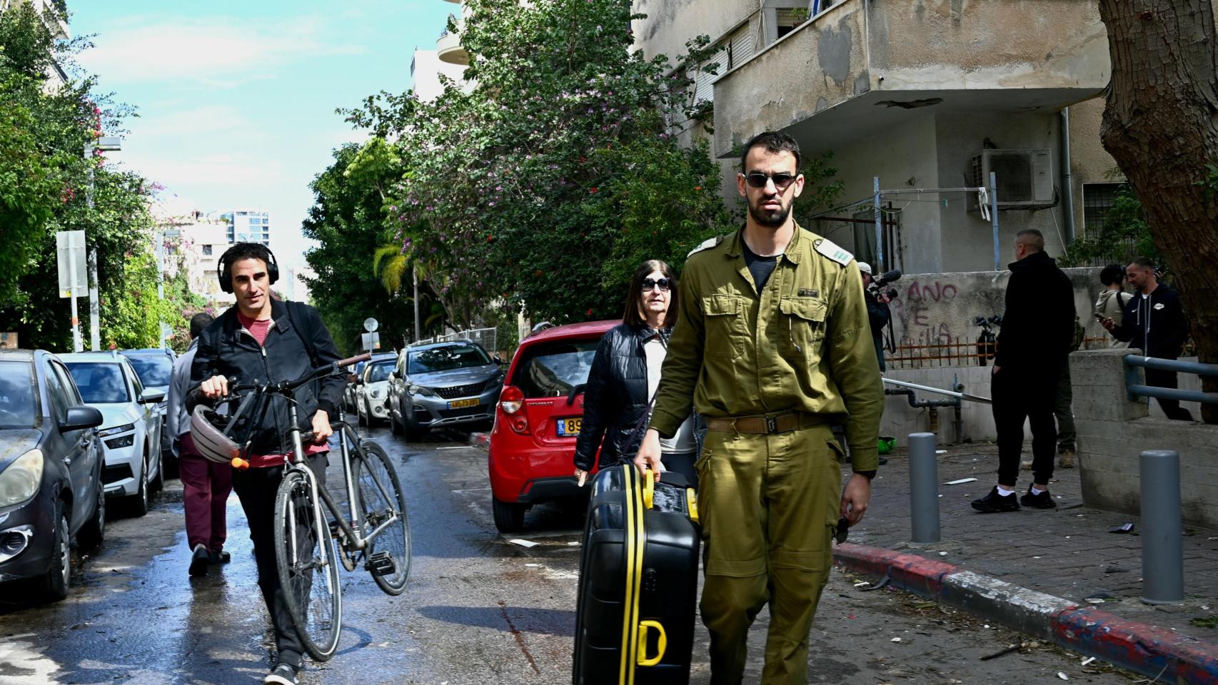 Los israelíes reconocen la amenaza de Irán pero acusan el cálculo electoral de Netanyahu: "Estamos cansados de guerras"