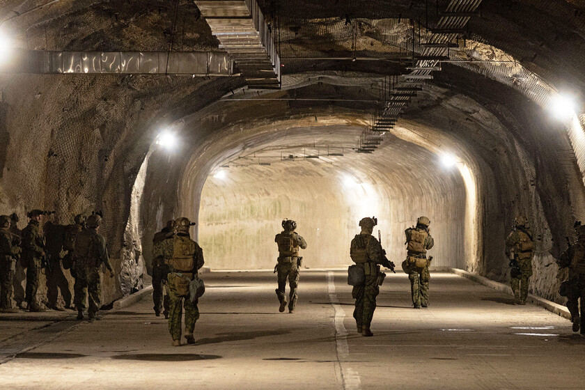 EEUU ha empezado a asumir una última misión suicida: entrar en Irán para sacar un "tesoro" enterrado de 441 kg que de sentido a la guerra