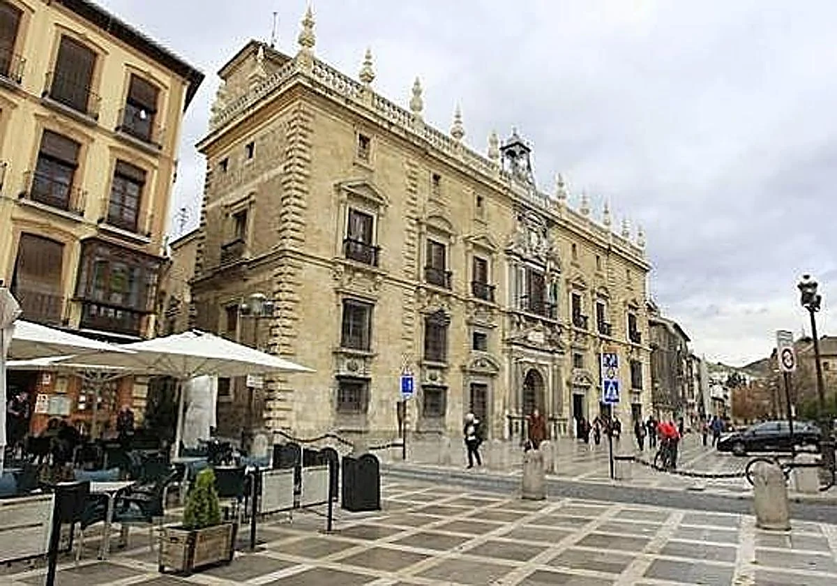 Condenado a 12 años de cárcel por violar a una menor tras colarse ambos en un instituto de Alhaurín de la Torre