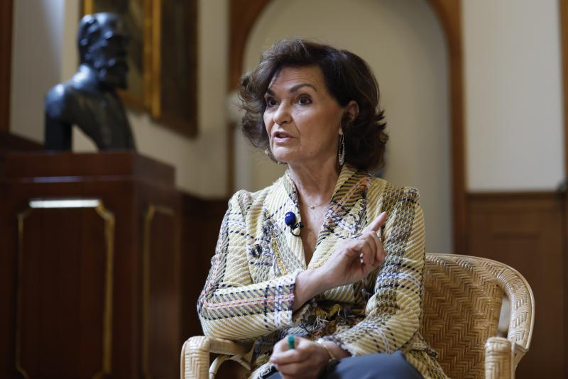 Carmen Calvo presiona al PSOE para abolir la prostitución y los vientres de alquiler en el Consejo de Estado