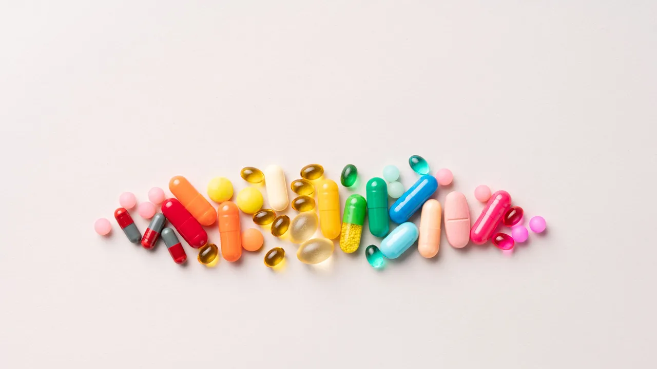 “Deje de gastar su dinero en multivitamínicos”: expertos cuestionan su impacto real en el envejecimiento