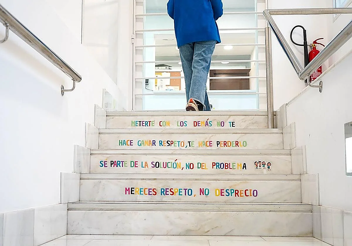 El padre de la menor que sufrió «una paliza» en su colegio: «La veíamos triste, se encerraba en su cuarto y no sabíamos por qué»