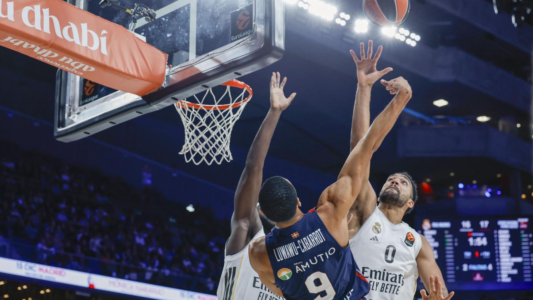 Un Real Madrid descomunal en el último cuarto se impone al Baskonia para sumar su cuarta victoria seguida en la Euroliga