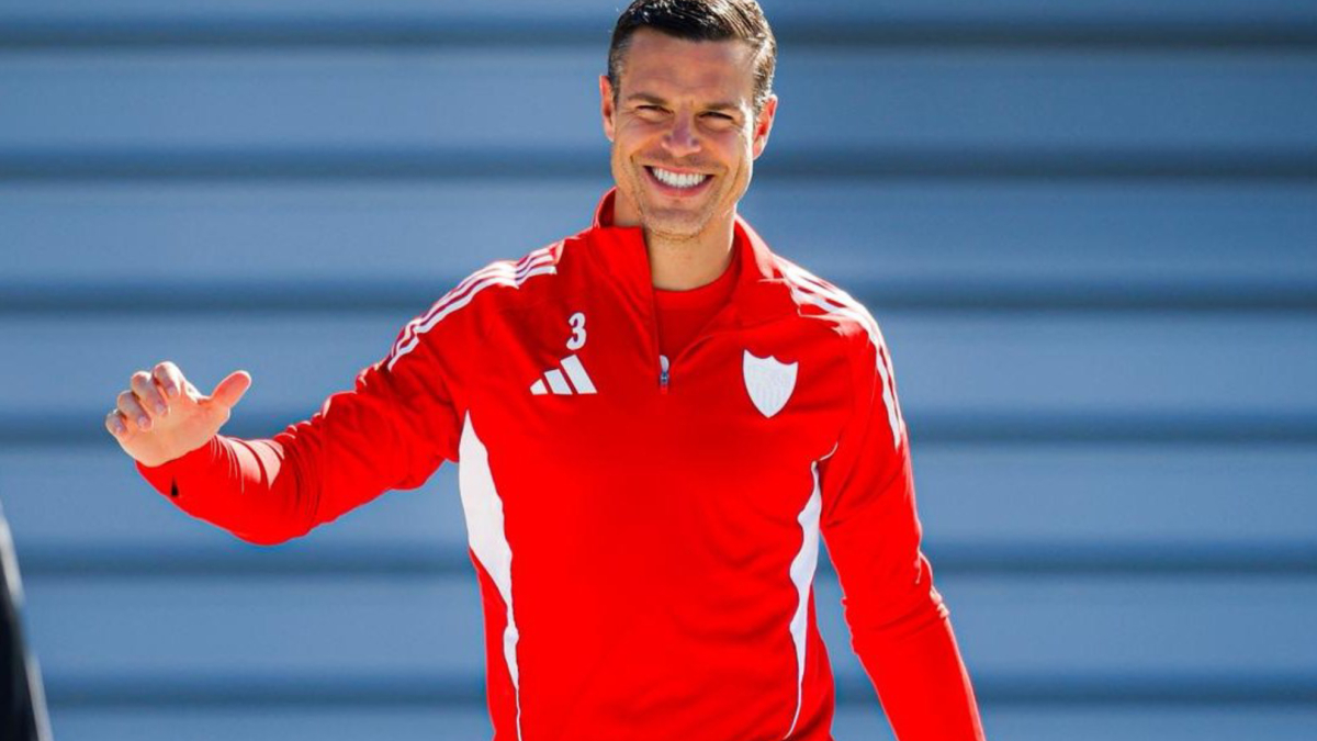 Azpilicueta y Maupay regresan a los entrenamientos