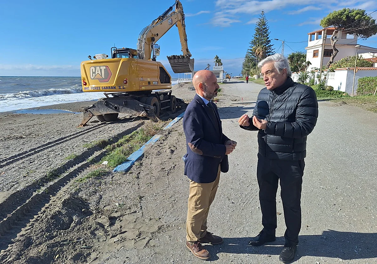 Costas arregla las playas de Málaga dañadas para que estén listas en Semana Santa