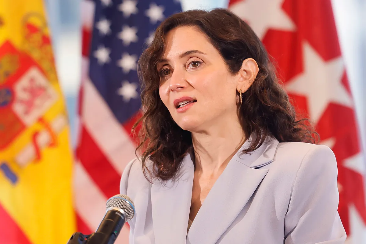 Ayuso ofrece la reforma del estadio del Rayo Vallecano a inversores internacionales