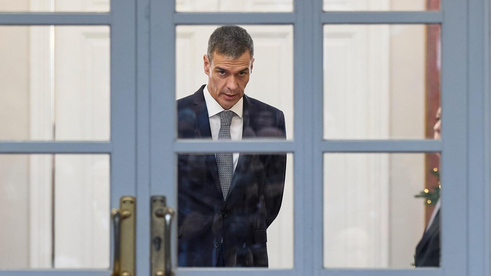 En el PSOE ya hablan de "fin de ciclo" y temen un calvario largo y dramático mientras Sánchez finge normalidad en Moncloa