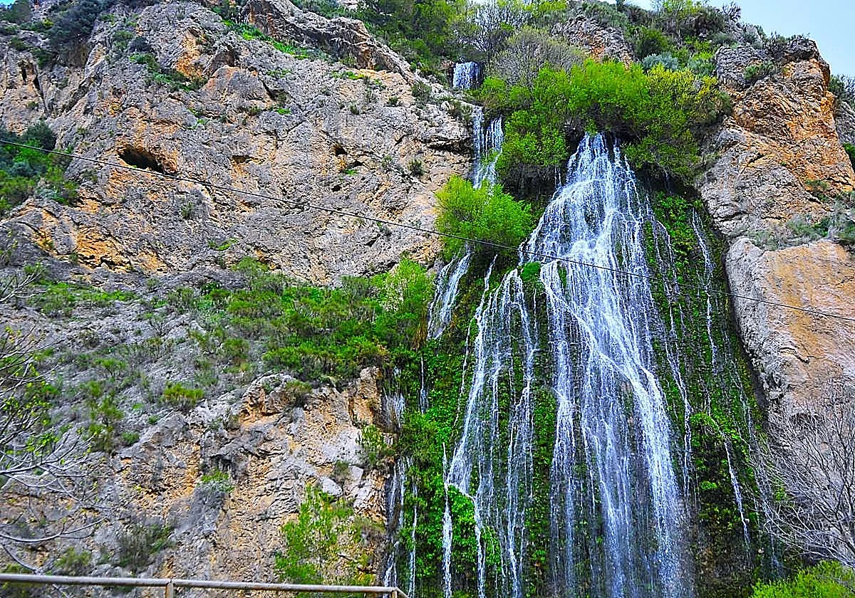 The giant waterfall in Granada province that tourists are flocking to