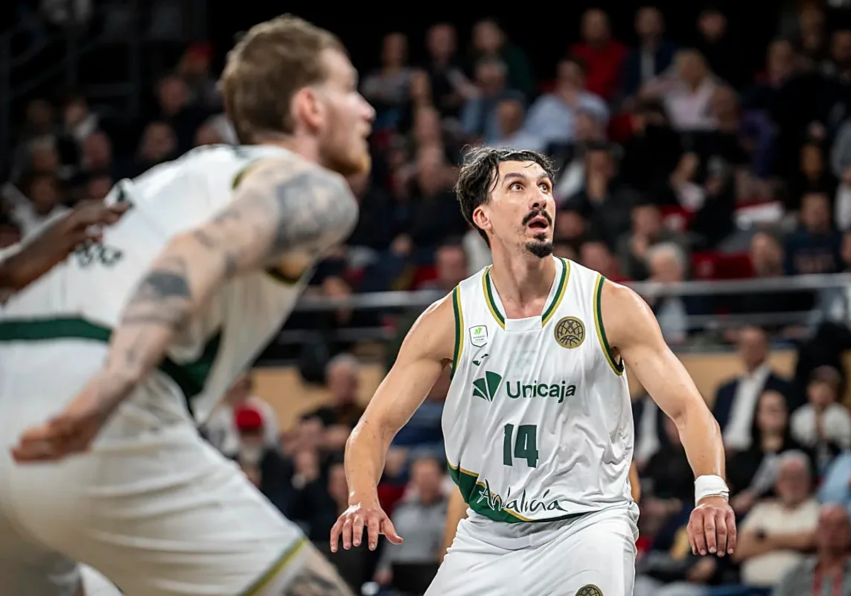 Djedovic se viste de capitán general en el momento más complejo