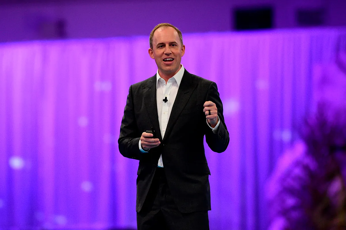 Sierra, la compañía de IA del exCEO de Salesforce, desembarca en España