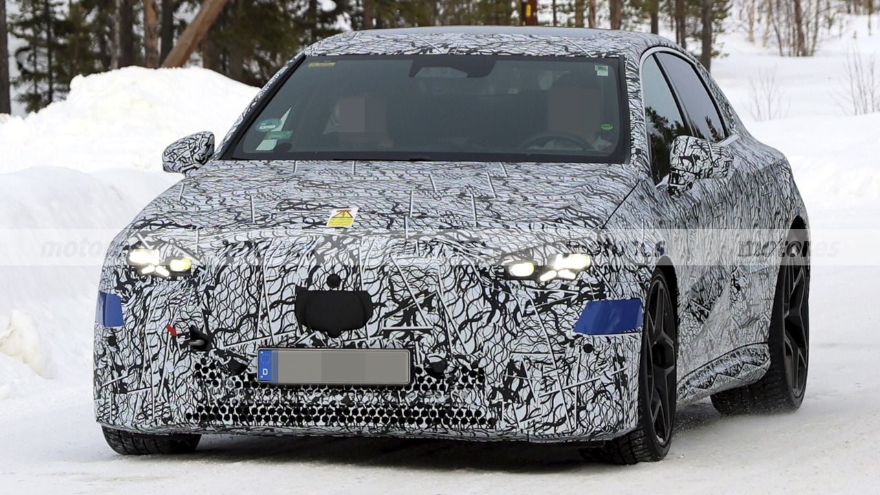 Cazado el nuevo Mercedes-AMG C 53 eléctrico en el Ártico: su diseño ya intimida