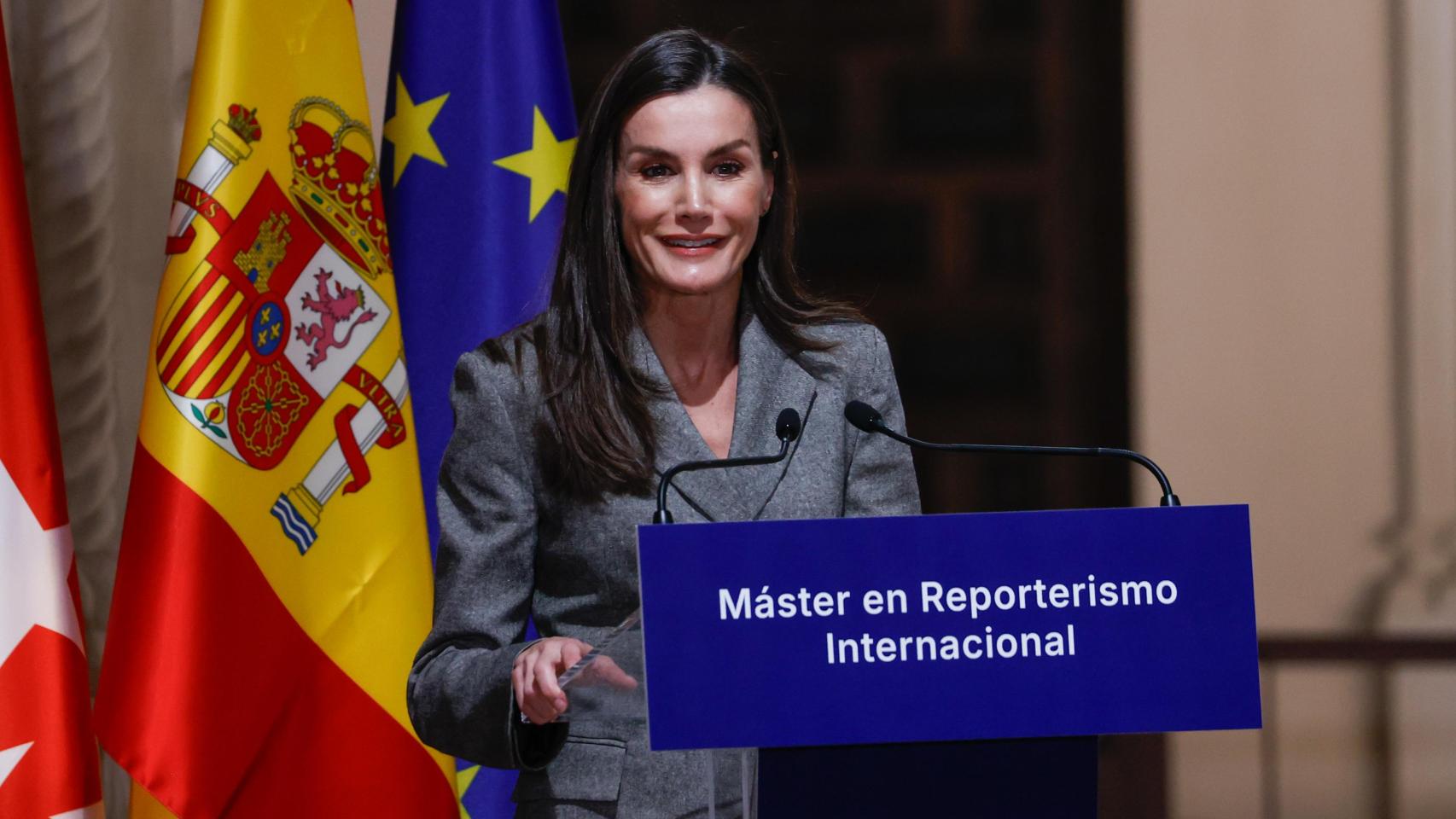 La reina Letizia emociona a sus excompañeros periodistas: "La IA no sustituirá al reportero que siente lo que otros viven"
