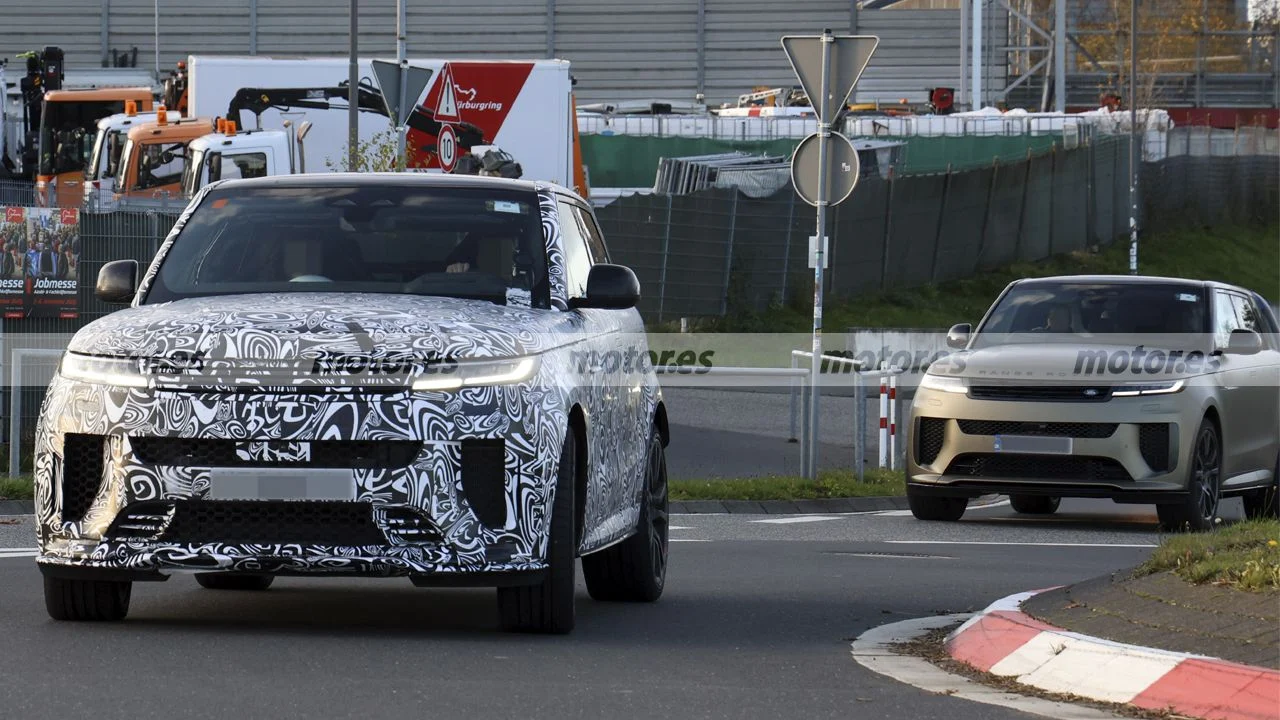 El Range Rover Sport SV reaparece camuflado… y esos escapes no mienten, son los de un monstruo de 250.000 €
