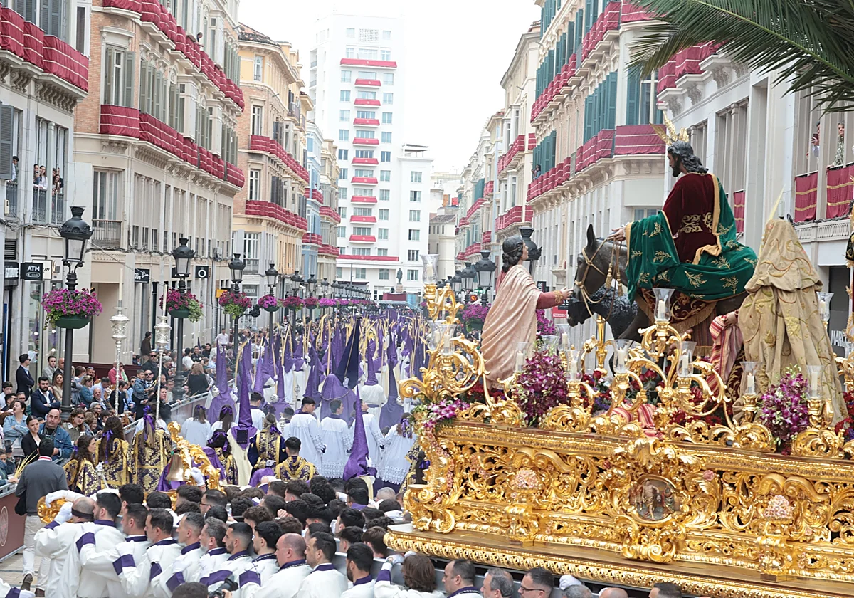 Esto es lo que cuesta ver la Semana Santa de Málaga desde la habitación de un hotel en la calle Larios