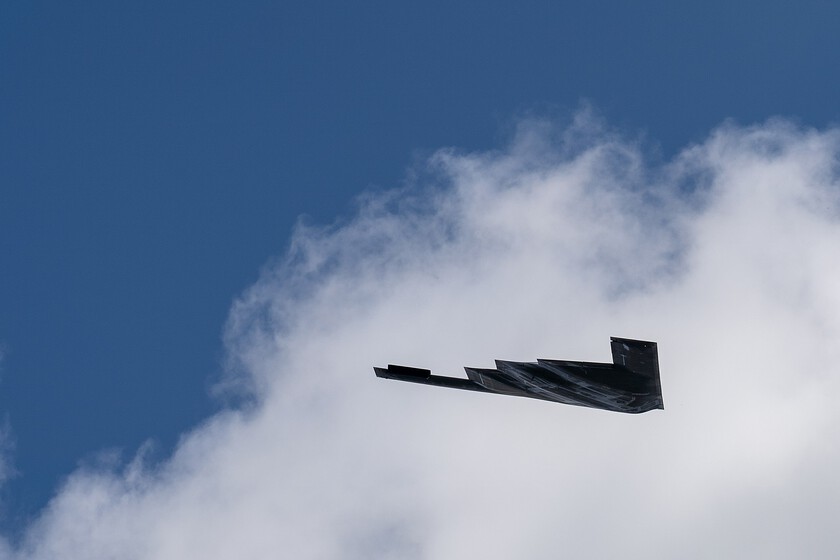 China acaba de encontrar un agujero en el arma más silenciosa de EEUU: un algoritmo ha hackeado sus B-2 en Irán, y tienen el audio