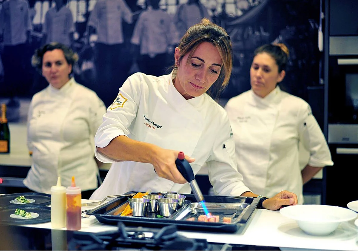 Una docena de estrellas Michelin cocinarán con Diego Gallegos en Fuengirola