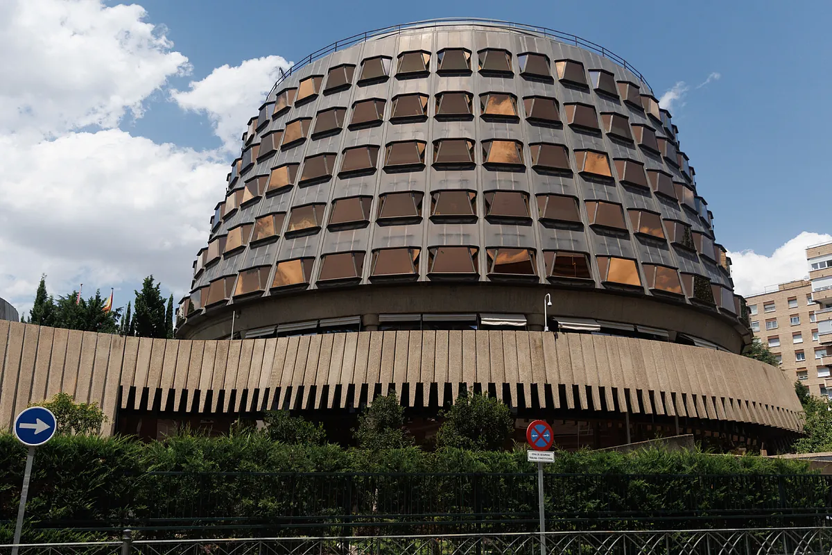 El Constitucional veta el "esquirolaje organizativo": prohibido ampliar servicios para frenar paros