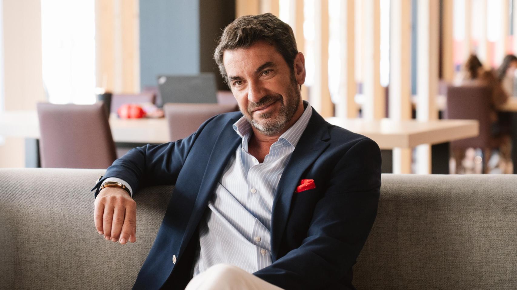 Aprender nunca fue tan divertido: Arturo Valls en las oficinas de un Work Café Santander