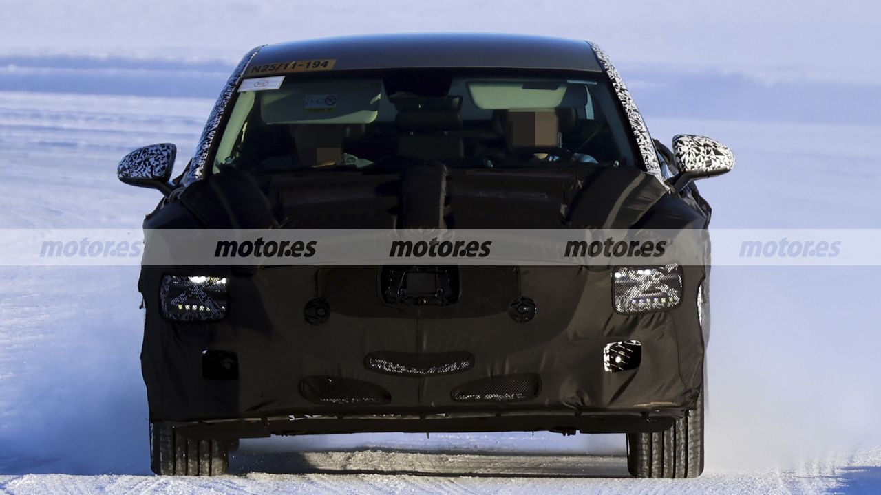 Genesis cambia de rumbo: el nuevo G80 híbrido aparece en las pruebas de invierno y apunta al Audi A6 y al BMW 5 Series