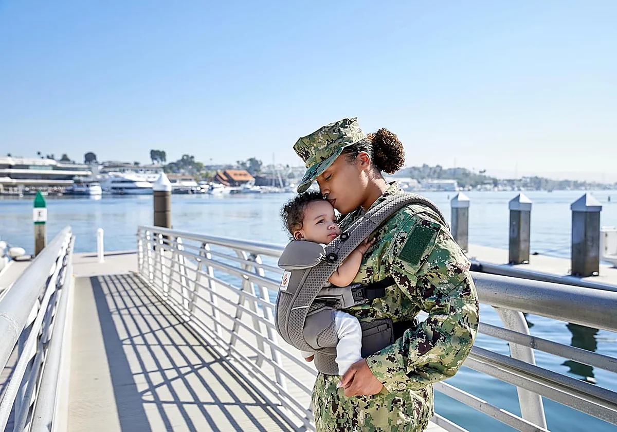 Analizamos la mochila portabebé Omni Breeze Ergobaby que acabará con tus dolores de espalda