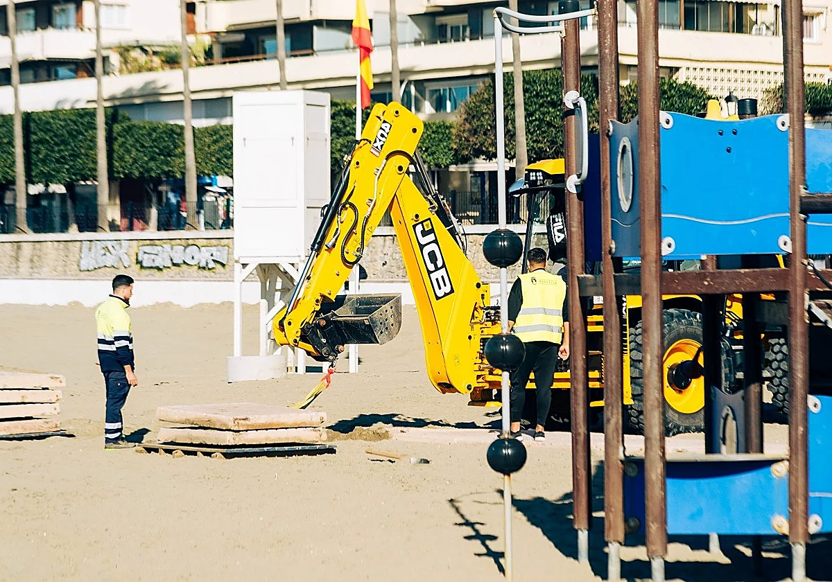 Marbella renovates more than 1,000 metres of beach walkways and extends their width