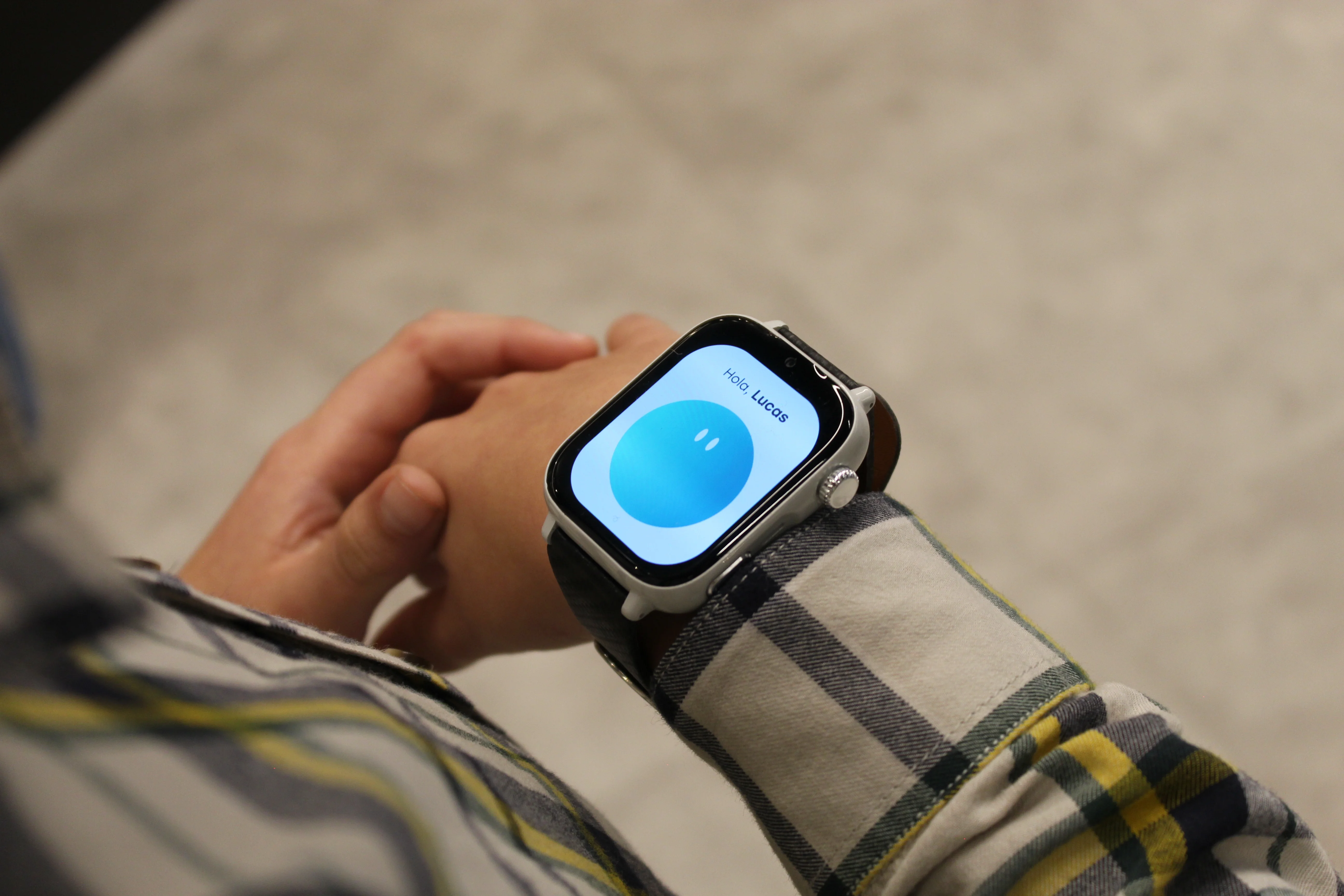 Un reloj antes que un móvil: la apuesta por introducir la tecnología infantil con límites