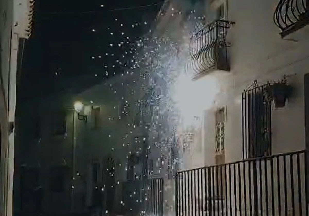 Agentes rescatan a dos nonagenarios tras explotar un cuadro eléctrico en Mijas