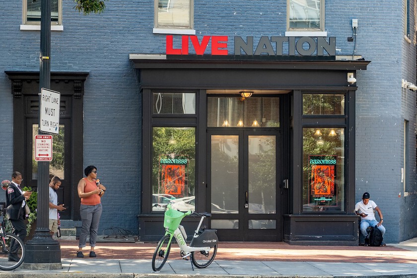 "Les estamos robando a manos llenas": los directivos de TicketMaster admiten en privado lo que sus clientes llevan años sospechando: